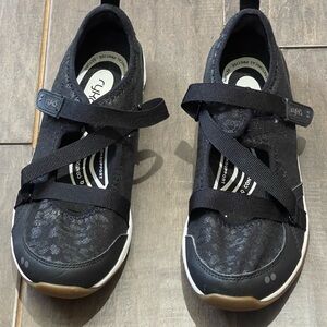 Stylish Black Sneaker Shoes by Ryka